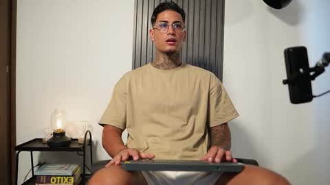 Agustin online show from 10.20.25