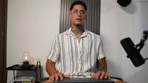 Agustin online show from 10.24.25