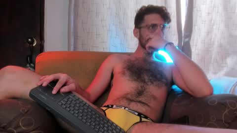 Snapshot of axelg_rose chatting on 01.29.25    online show from 01.29.25