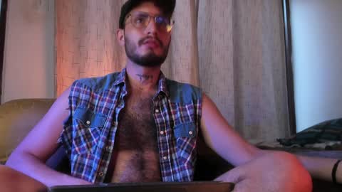 Snapshot of axelg_rose chatting on 02.05.25    online show from 02.05.25