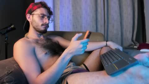 Snapshot of axelg_rose chatting on 02.11.25    online show from 02.11.25