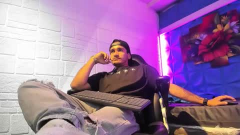 Snapshot of axell_cross2 chatting on 10.06.25 Axell Cross2 online show from 10.06.25