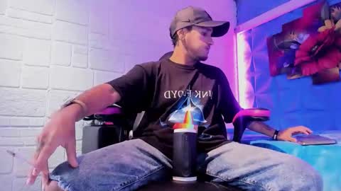 Snapshot of axell_cross2 chatting on 10.08.25 Axell Cross2 online show from 10.08.25