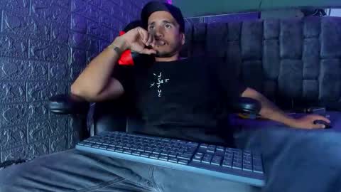 Snapshot of axell_cross2 chatting on 10.15.25 Axell Cross2 online show from 10.15.25