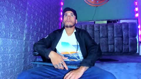 Snapshot of axell_cross2 chatting on 10.17.25 Axell Cross2 online show from 10.17.25