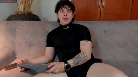 Axel Raven online show from 10.21.25