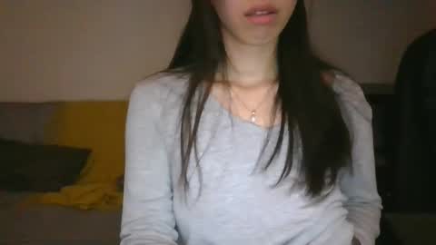 Snapshot of axuepetitt chatting on 04.30.26 axue online show from 04.30.26