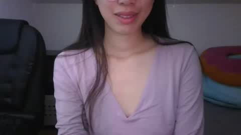 Snapshot of axuepetitt chatting on 05.14.26 axue online show from 05.14.26