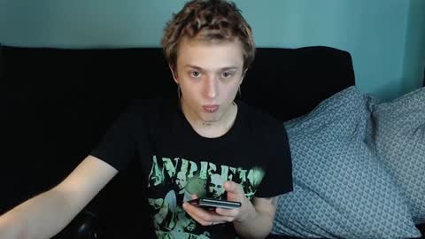 Snapshot of axxxturel chatting on 12.11.24 Ian skinny Slawa online show from 12.11.24