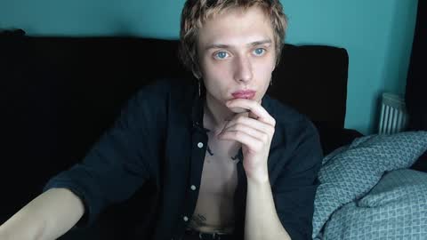 Snapshot of axxxturel chatting on 01.02.25 Ian skinny Slawa online show from 01.02.25