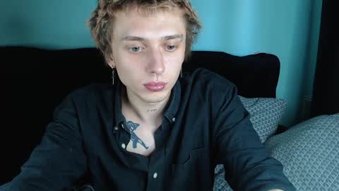 Snapshot of axxxturel chatting on 01.03.25 Ian skinny Slawa online show from 01.03.25