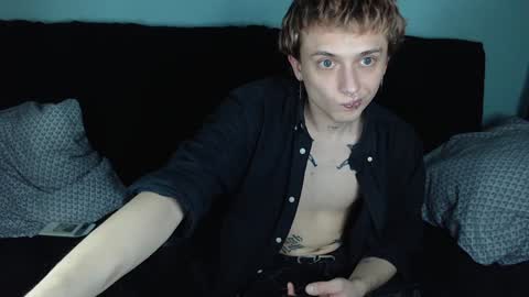 Snapshot of axxxturel chatting on 01.07.25 Ian skinny Slawa online show from 01.07.25