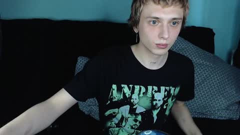 Snapshot of axxxturel chatting on 01.09.25 Ian skinny Slawa online show from 01.09.25