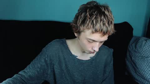 Snapshot of axxxturel chatting on 01.10.25 Ian skinny Slawa online show from 01.10.25