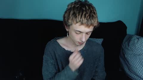 Snapshot of axxxturel chatting on 01.10.25 Ian skinny Slawa online show from 01.10.25