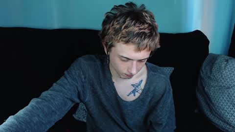 Snapshot of axxxturel chatting on 01.10.25 Ian skinny Slawa online show from 01.10.25