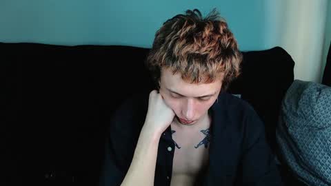 Snapshot of axxxturel chatting on 01.10.25 Ian skinny Slawa online show from 01.10.25
