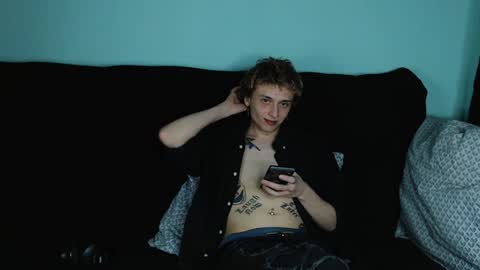 Snapshot of axxxturel chatting on 01.10.25 Ian skinny Slawa online show from 01.10.25