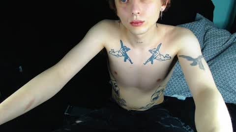 Snapshot of axxxturel chatting on 01.10.25 Ian skinny Slawa online show from 01.10.25