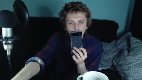 Snapshot of axxxturel chatting on 01.12.25 Ian skinny Slawa online show from 01.12.25