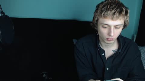 Snapshot of axxxturel chatting on 01.25.25 Ian skinny Slawa online show from 01.25.25