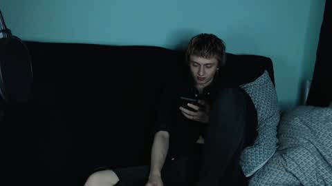 Snapshot of axxxturel chatting on 01.25.25 Ian skinny Slawa online show from 01.25.25