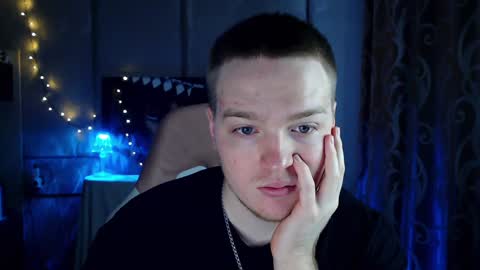 Snapshot of axxxturel chatting on 02.03.25 Ian skinny Slawa online show from 02.03.25