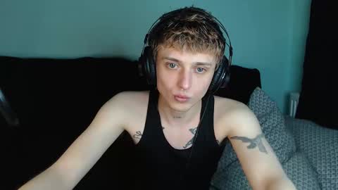 Snapshot of axxxturel chatting on 02.09.25 Ian skinny Slawa online show from 02.09.25