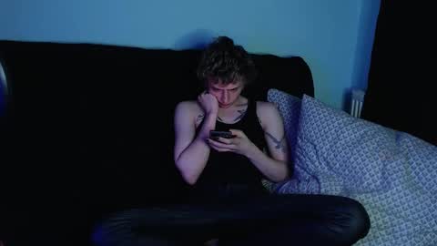 Snapshot of axxxturel chatting on 02.25.25 Ian skinny Slawa online show from 02.25.25