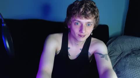 Snapshot of axxxturel chatting on 03.12.25 Ian skinny Slawa online show from 03.12.25