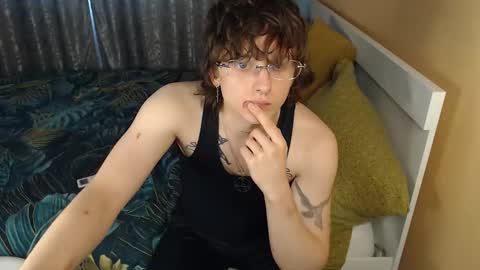 Snapshot of axxxturel chatting on 09.12.25 Ian skinny Slawa online show from 09.12.25