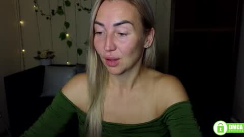 Snapshot of ay_kiss_jully chatting on 09.27.25 Jully online show from 09.27.25