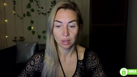 Snapshot of ay_kiss_jully chatting on 09.28.25 Jully online show from 09.28.25