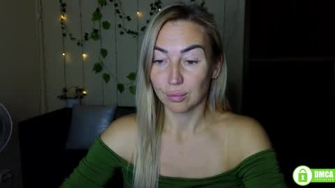 Snapshot of ay_kiss_jully chatting on 10.03.25 Jully online show from 10.03.25