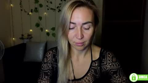 Snapshot of ay_kiss_jully chatting on 10.04.25 Jully online show from 10.04.25