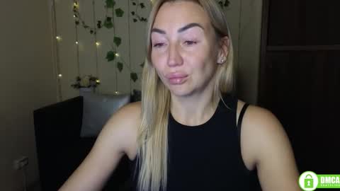 Snapshot of ay_kiss_jully chatting on 10.10.25 Jully online show from 10.10.25