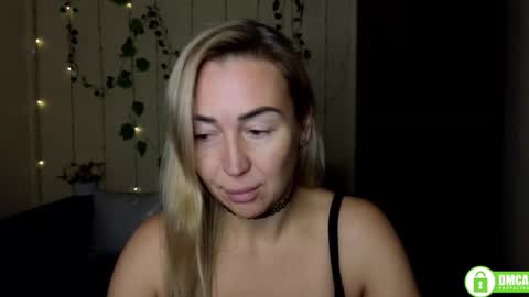 Snapshot of ay_kiss_jully chatting on 10.19.25 Jully online show from 10.19.25