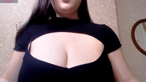 Snapshot of aya_moon chatting on 01.09.25 Aya Moon online show from 01.09.25