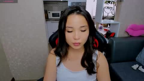 Snapshot of aya_moon chatting on 09.17.25 Aya Moon online show from 09.17.25