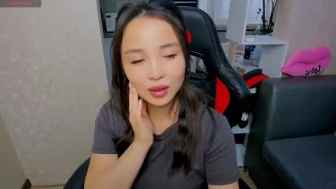 Snapshot of aya_moon chatting on 09.23.25 Aya Moon online show from 09.23.25