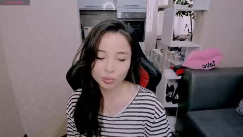 Snapshot of aya_moon chatting on 10.01.25 Aya Moon online show from 10.01.25