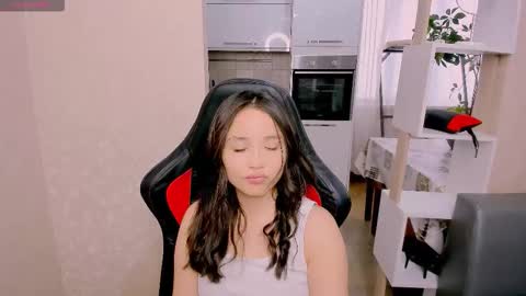 Snapshot of aya_moon chatting on 10.14.25 Aya Moon online show from 10.14.25