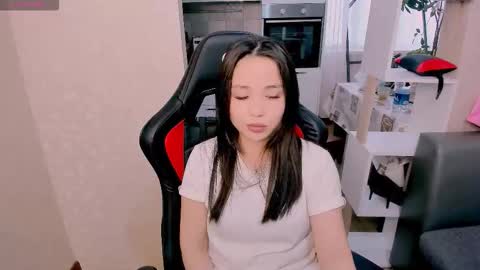 Snapshot of aya_moon chatting on 10.22.25 Aya Moon online show from 10.22.25