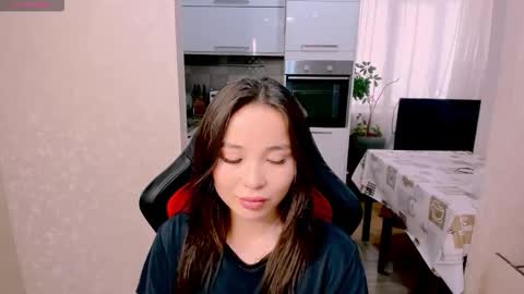 Snapshot of aya_moon chatting on 10.29.25 Aya Moon online show from 10.29.25