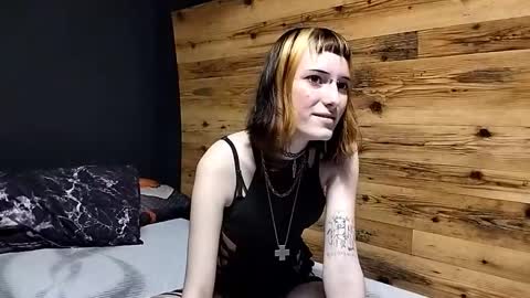 Snapshot of ayannapoellinetz chatting on 09.30.25 Eva online show from 09.30.25