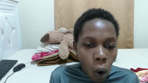 Snapshot of ayatie chatting on 09.25.25 Ayie online show from 09.25.25