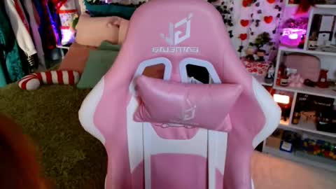 Ayla hill online show from 04.18.26