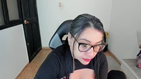 SandyMODELINDEPENDIENT online show from 02.15.25