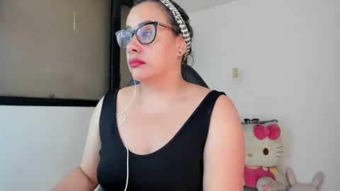 SandyMODELINDEPENDIENT online show from 02.19.25