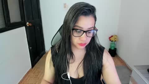 SandyMODELINDEPENDIENT online show from 03.04.25